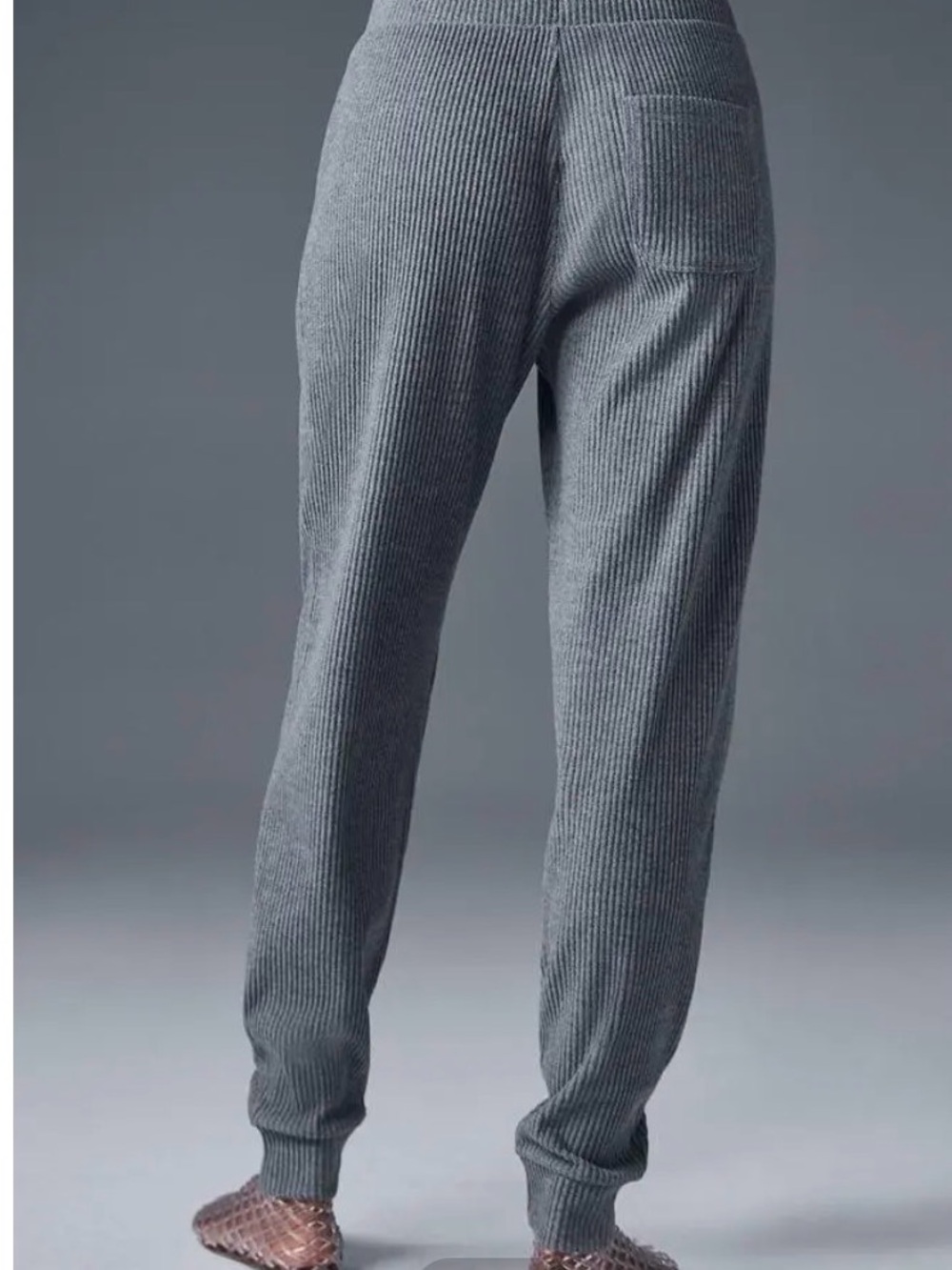 ALO Yoga Muse Sweatpant - Picture 3 of 8